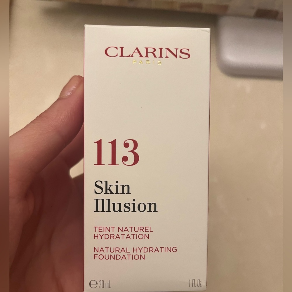 Brand New ⭐️ Clarins Skin Illusion Hydrating Foundation 113 Chestnut